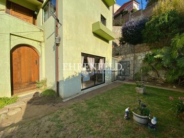 Cerro Alegre, Valparaíso. Casa en 4 niveles 750 m2 de terreno.