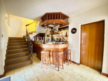 Cerro Alegre, Valparaíso. Casa en 4 niveles 750 m2 de terreno.