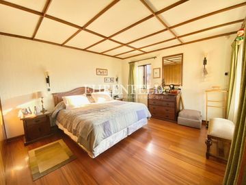 Cerro Alegre, Valparaíso. Casa en 4 niveles 750 m2 de terreno.