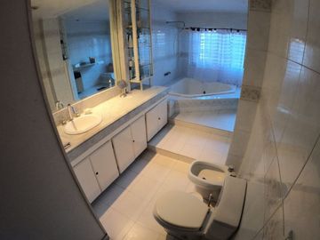 Casa  en Venta Villa Sarmiento / Moron (B145 4617)
