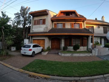 Casa  en Venta Villa Sarmiento / Moron (B145 4617)