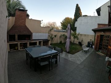 Casa  en Venta Villa Sarmiento / Moron (B145 4617)