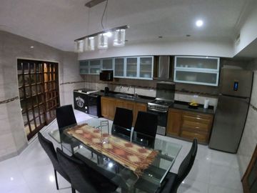 Casa  en Venta Villa Sarmiento / Moron (B145 4617)