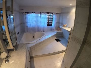 Casa  en Venta Villa Sarmiento / Moron (B145 4617)