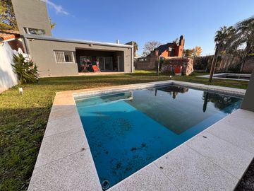 Casa en Venta 2 dormitorios con pileta en Funes