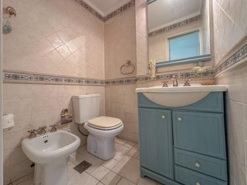 Casa en venta en Lanús Este con patio y piscina