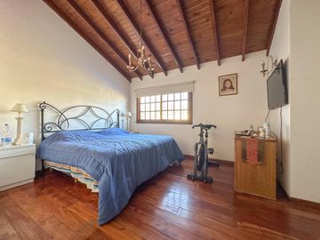 Casa en venta en Lanús Este con patio y piscina