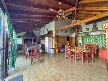 Casa en venta en Lanús Este con patio y piscina