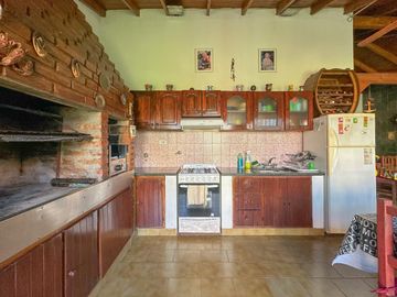Casa en venta en Lanús Este con patio y piscina