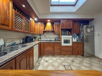 Casa en venta en Lanús Este con patio y piscina
