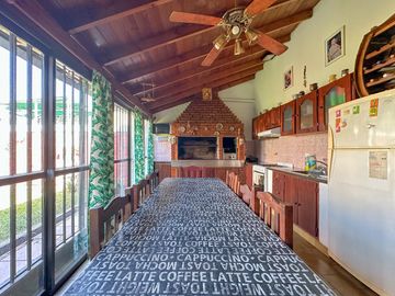 Casa en venta en Lanús Este con patio y piscina