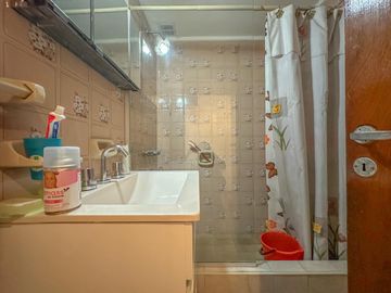 Casa en venta en Lanús Este con patio y piscina