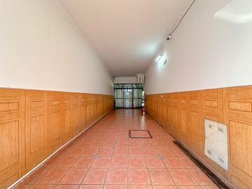Casa en venta en Lanús Este con patio y piscina