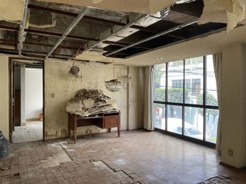 CASA EN VENTA PARA REMODELAR EN CALLE CERRADA