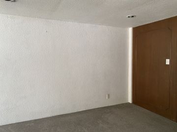 CASA EN VENTA PARA REMODELAR EN CALLE CERRADA