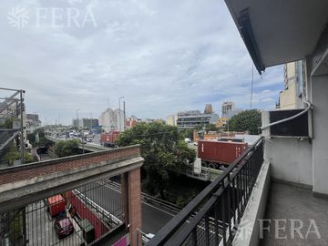 Venta departamento 3 ambientes con balcón en San Telmo