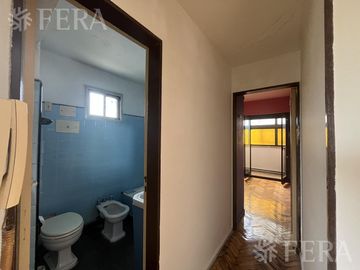 Venta departamento 3 ambientes con balcón en San Telmo
