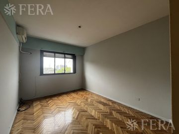 Venta departamento 3 ambientes con balcón en San Telmo