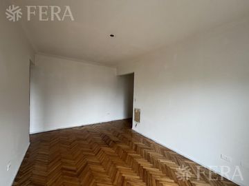 Venta departamento 3 ambientes con balcón en San Telmo