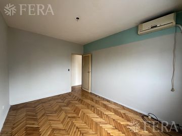 Venta departamento 3 ambientes con balcón en San Telmo