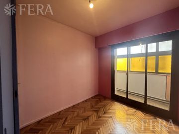 Venta departamento 3 ambientes con balcón en San Telmo