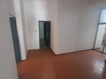 Inversión Inteligente – Casa con Patio, Cochera y Posibilidad Comercial