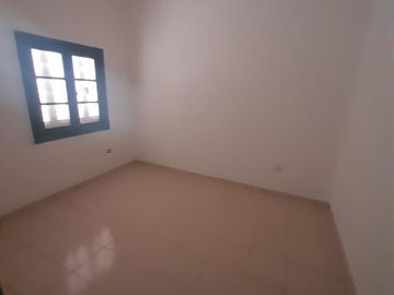 Inversión Inteligente – Casa con Patio, Cochera y Posibilidad Comercial