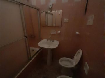 Inversión Inteligente – Casa con Patio, Cochera y Posibilidad Comercial