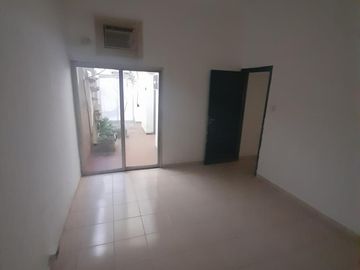 Inversión Inteligente – Casa con Patio, Cochera y Posibilidad Comercial