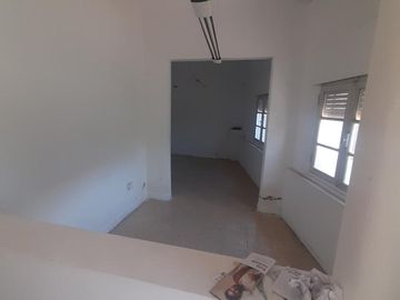 Inversión Inteligente – Casa con Patio, Cochera y Posibilidad Comercial