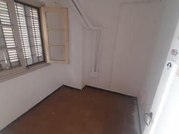 Inversión Inteligente – Casa con Patio, Cochera y Posibilidad Comercial