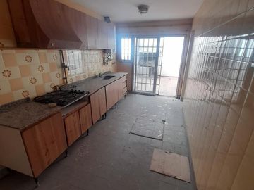 Inversión Inteligente – Casa con Patio, Cochera y Posibilidad Comercial
