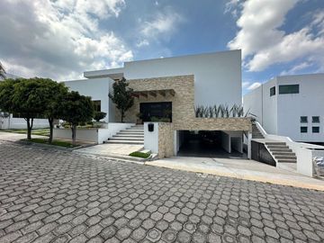 CASA EN VENTA EN  PRADO LARGO, zona esmeralda
