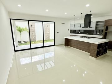 Casa en venta en Zona Pedregal de las Ánimas- Jardín Privado y Cocina soñada