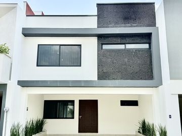 Casa en venta en Zona Pedregal de las Ánimas- Jardín Privado y Cocina soñada