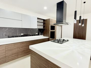 Casa en venta en Zona Pedregal de las Ánimas- Jardín Privado y Cocina soñada