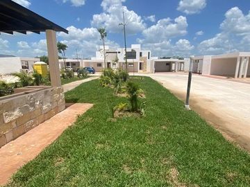 EN VENTA CASA RESIDENCIAL DE DOS PISOS EN PRIVADA BOTÁNICO, CONKAL