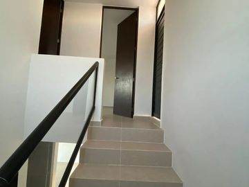 EN VENTA CASA RESIDENCIAL DE DOS PISOS EN PRIVADA BOTÁNICO, CONKAL