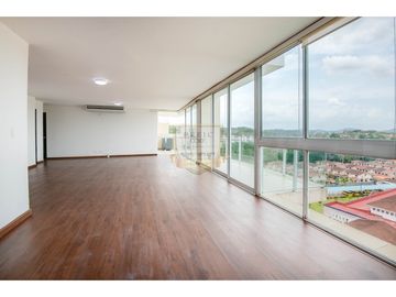 Apartamento en Venta Albrook AMPLIO  de 320 m2 con terraza de 55 m2