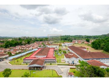 Apartamento en Venta Albrook AMPLIO  de 320 m2 con terraza de 55 m2