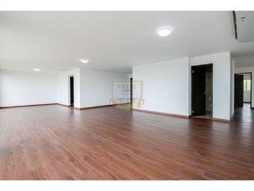 Apartamento en Venta Albrook AMPLIO  de 320 m2 con terraza de 55 m2