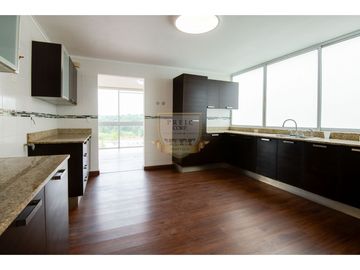 Apartamento en Venta Albrook AMPLIO  de 320 m2 con terraza de 55 m2