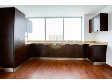 Apartamento en Venta Albrook AMPLIO  de 320 m2 con terraza de 55 m2