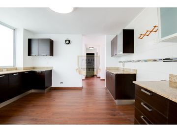 Apartamento en Venta Albrook AMPLIO  de 320 m2 con terraza de 55 m2