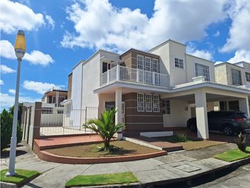 Venta de Casa esquinera de 310 mts en Brisas del Golf/ Brisas Point