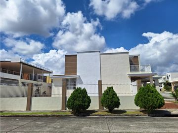 Venta de Casa esquinera de 310 mts en Brisas del Golf/ Brisas Point