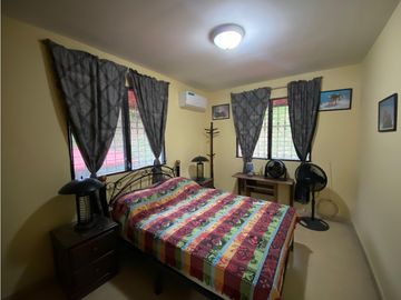 VILLA LUCRE / 565M / DOS NIVELES / BALCON / CUARTO Y BAÑO SERVICIO