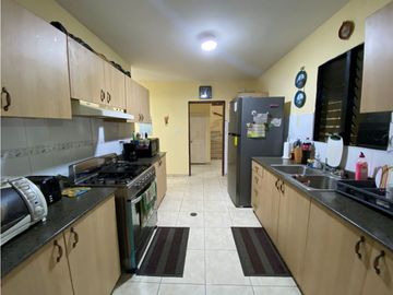 VILLA LUCRE / 565M / DOS NIVELES / BALCON / CUARTO Y BAÑO SERVICIO