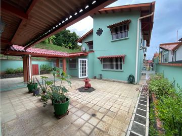 VILLA LUCRE / 565M / DOS NIVELES / BALCON / CUARTO Y BAÑO SERVICIO