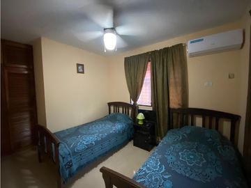 VILLA LUCRE / 565M / DOS NIVELES / BALCON / CUARTO Y BAÑO SERVICIO